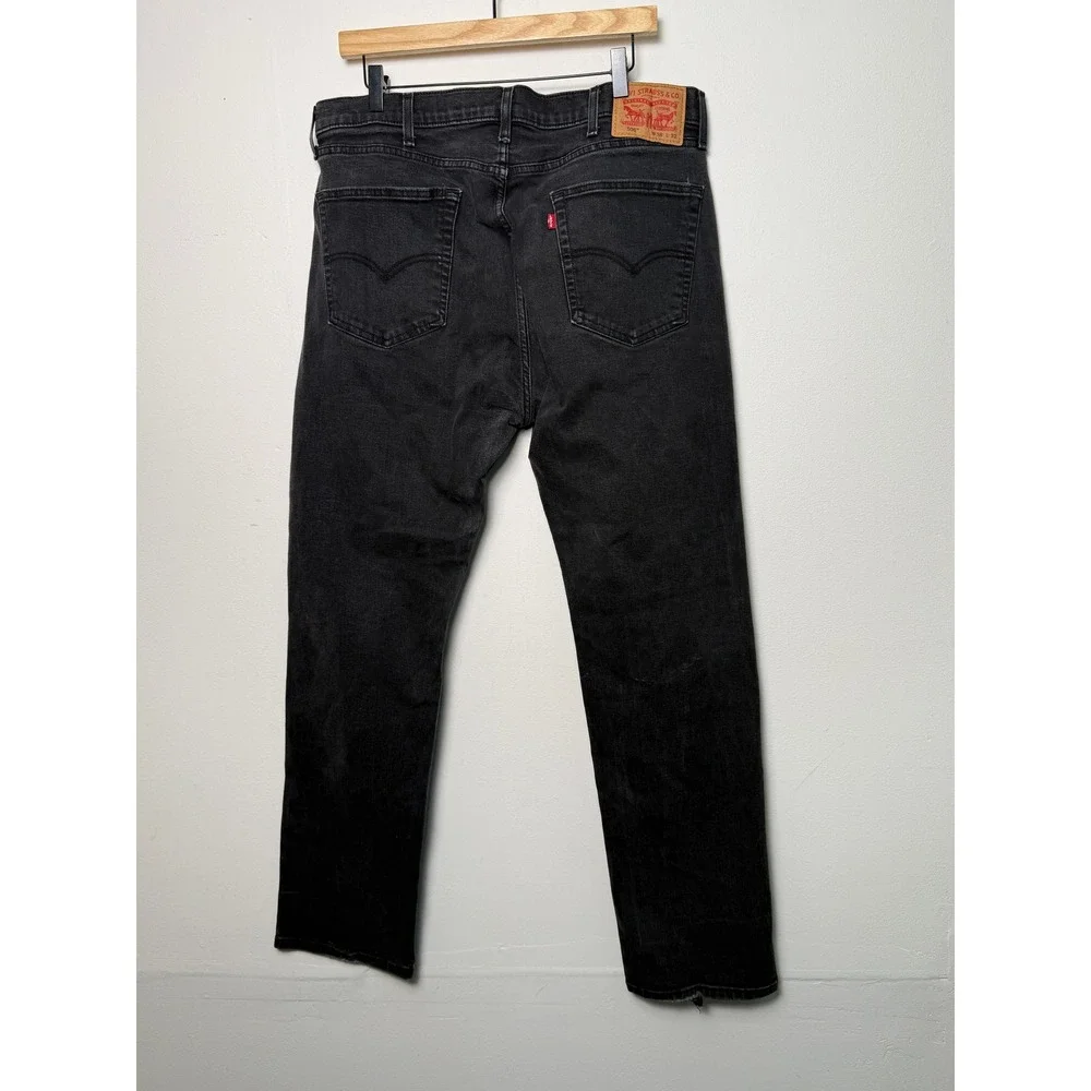 Levis size 38x32